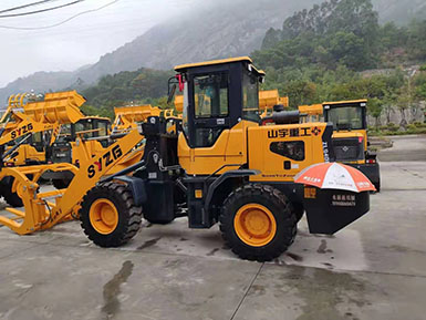 恭喜羅總喜提新車，山宇裝載機940走起，山宇重工，助您成功！